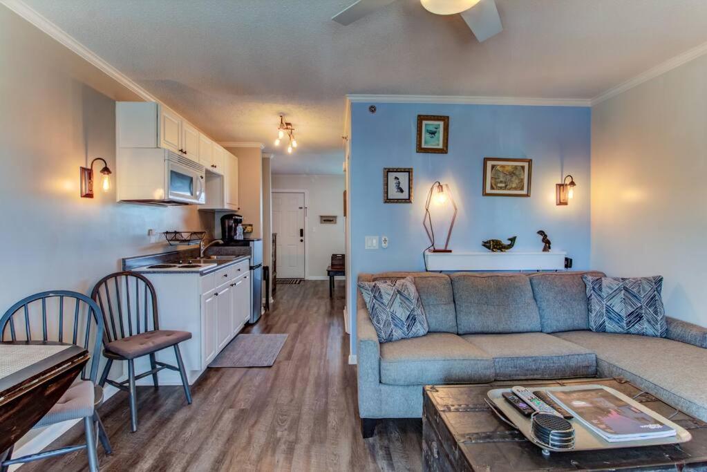 Kraken'S Den * Oceanview * Steps To Ocean * Pool Apartment Carolina Beach Exterior photo
