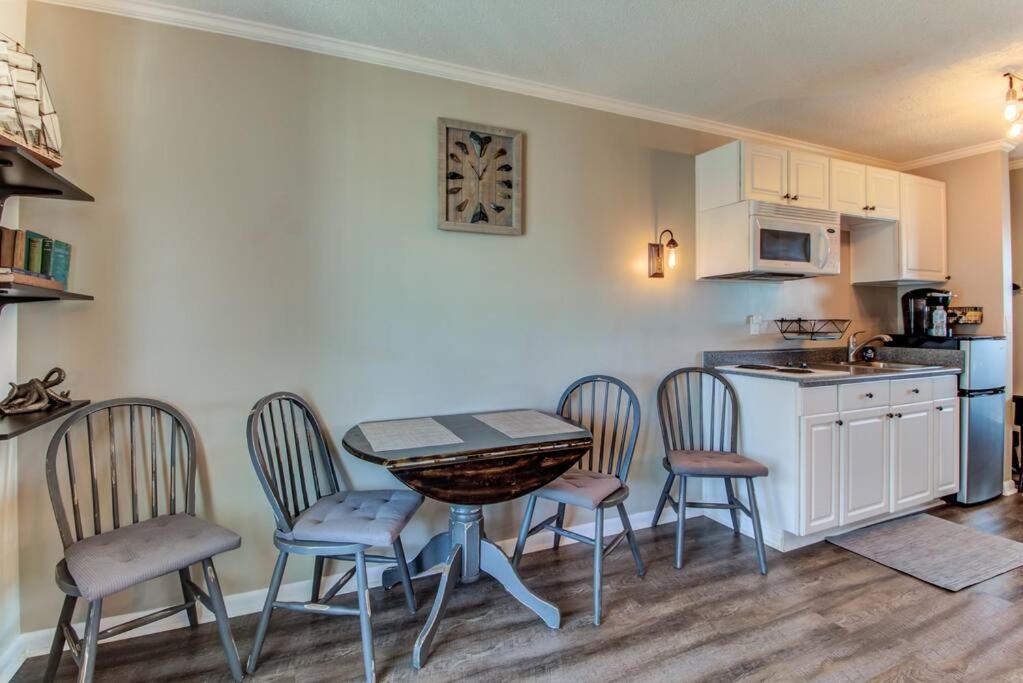 Kraken'S Den * Oceanview * Steps To Ocean * Pool Apartment Carolina Beach Exterior photo