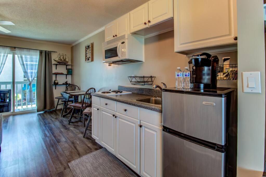 Kraken'S Den * Oceanview * Steps To Ocean * Pool Apartment Carolina Beach Exterior photo